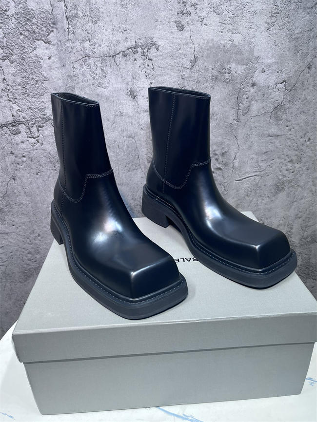 Ba*len*cia*ga boot
