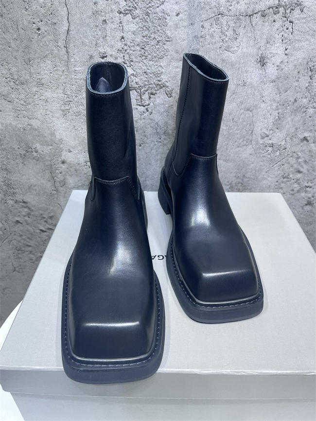 Ba*len*cia*ga boot