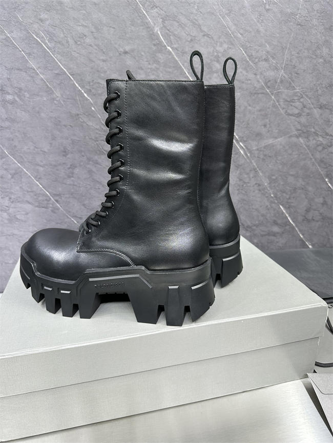 Ba*len*cia*ga boot
