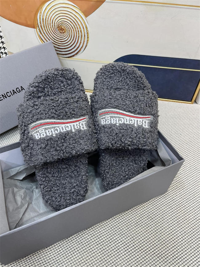 Ba*len*cia*ga furry slide sandal