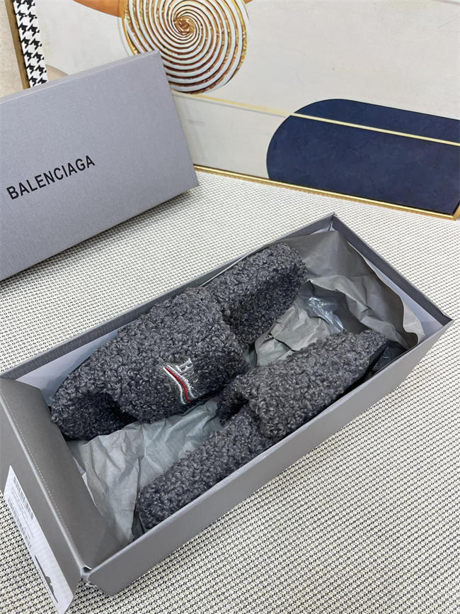 Ba*len*cia*ga furry slide sandal