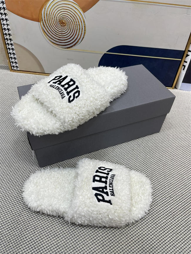 Ba*len*cia*ga furry slide sandal