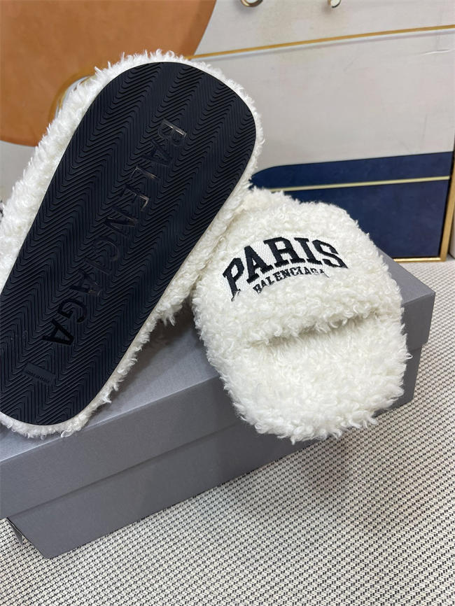 Ba*len*cia*ga furry slide sandal