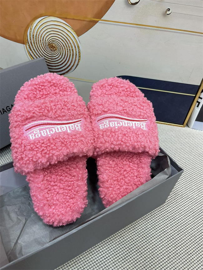 Ba*len*cia*ga furry slide sandal