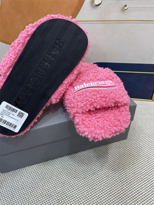 Ba*len*cia*ga furry slide sandal