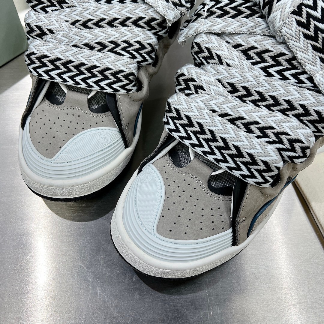 Lanvon Curb Sneaker 22