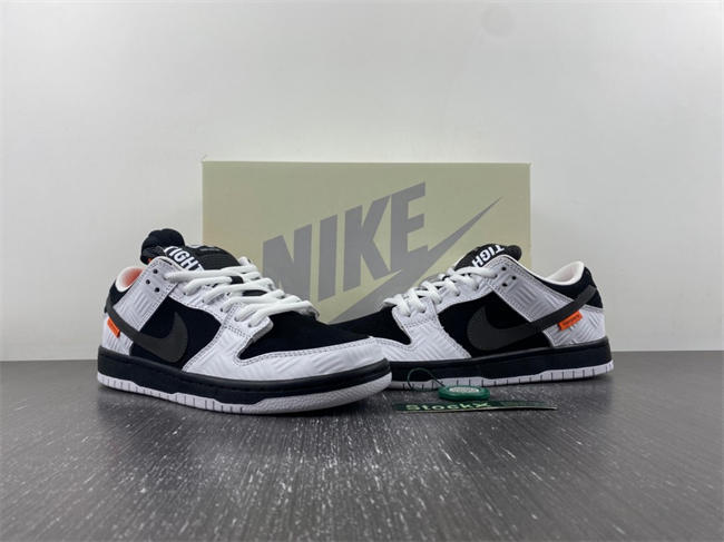 TIGHTBOOTH x Nike SB Dunk Low